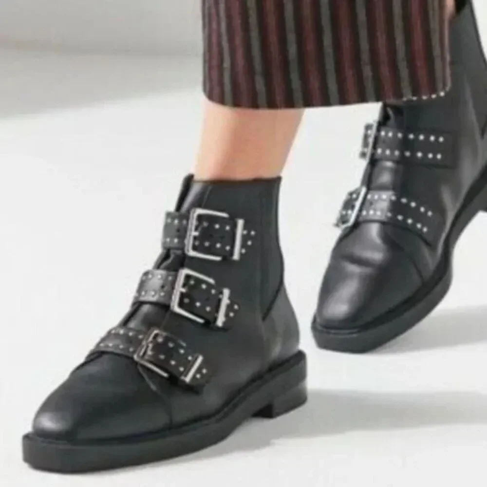URBAN OUTFITTERS Zoe Studded triple black strappy boots, EUC! Size 9